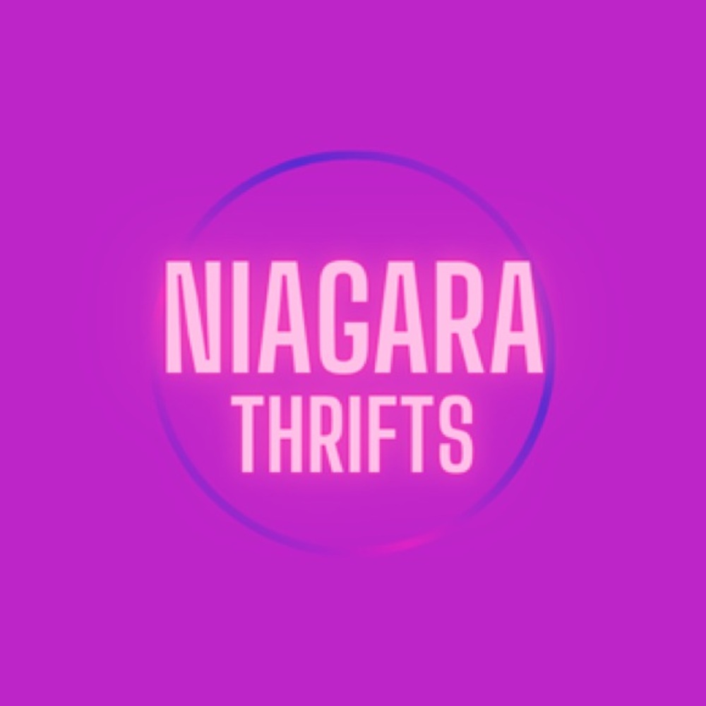 Meet your Posher, Nicole aka Niagara Thrifts